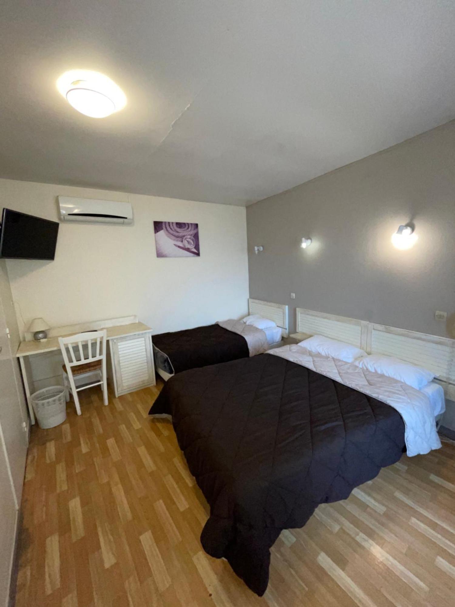 Hotel Auberge Des Charmilles Sainte-Soulle Ruang foto