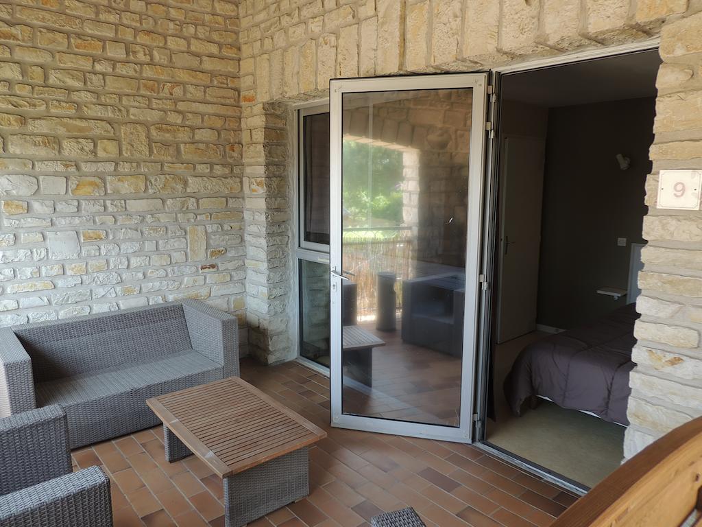 Hotel Auberge Des Charmilles Sainte-Soulle Bagian luar foto